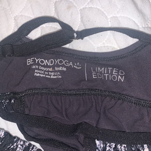 Beyond Yoga limited edition cut out bra tank - Picture 5 of 6